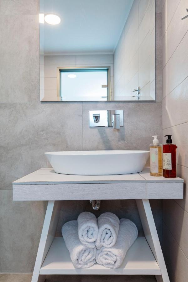 Mr & Mrs K Bianco Hotel Potos Ngoại thất bức ảnh